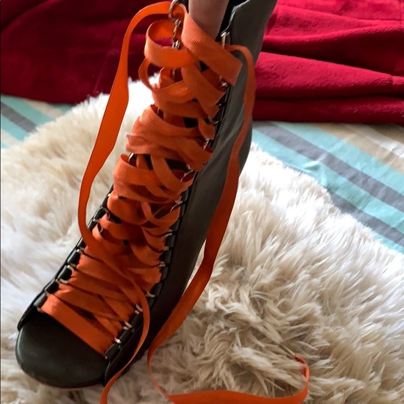 Boots - Picture 4 of 6